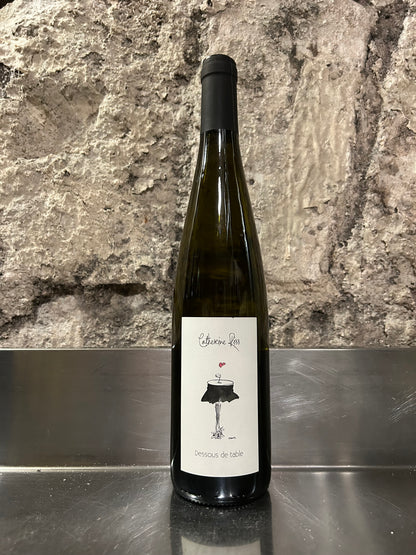 Dessous de table, 2023, blanc