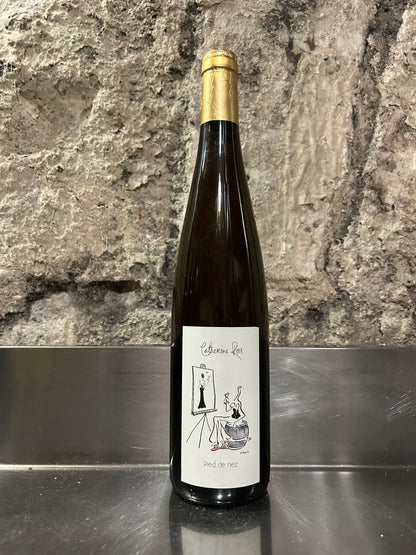 Pied de nez, 2023, orange