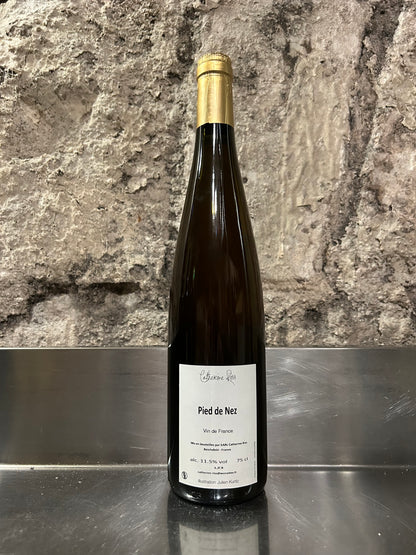 Pied de nez, 2023, orange